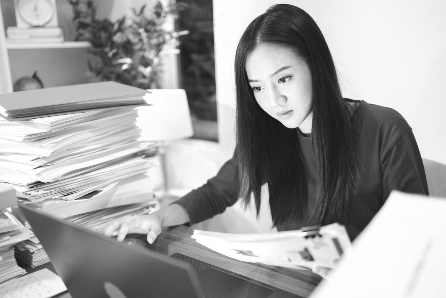 Dimostrazione pratica della costruzione di un'acconciatura