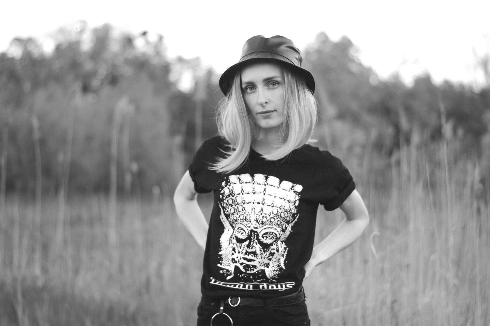 Progetto di acconciatura elaborata con tecnica intrecciata